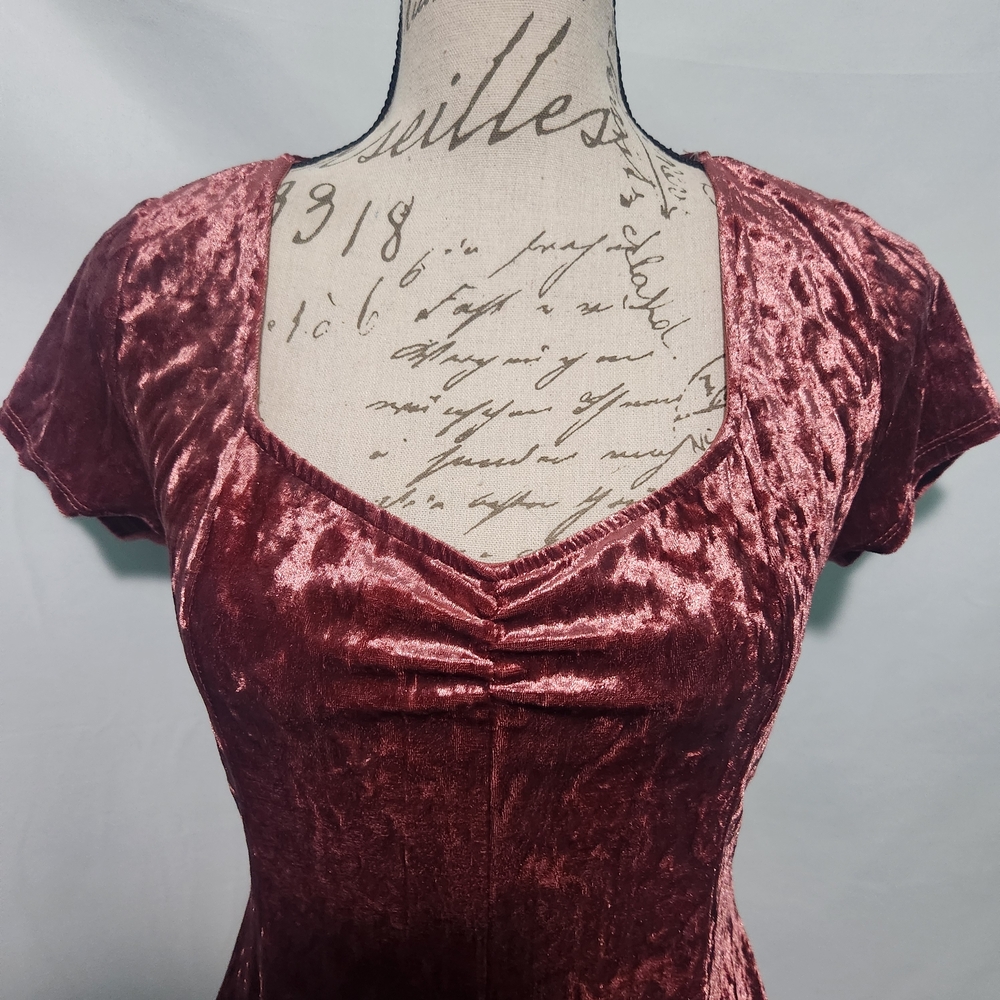 Sultry Y2K Charlotte Russe Deep Rose Cranberry Velvet Sweetheart Dress. Medium.